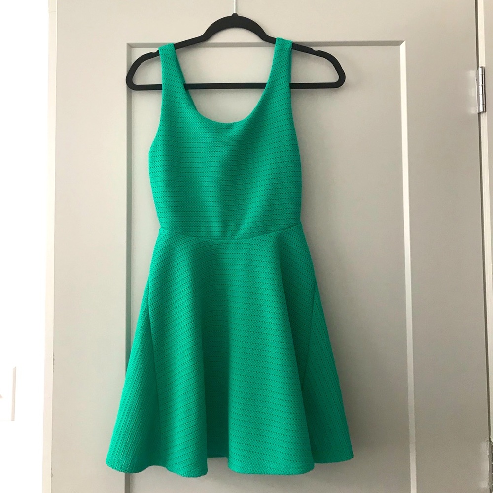 👗- Stunning babydoll/A-line summer dress.